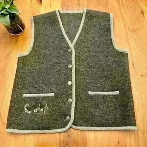 Vintage oversized grandma gray buttons down v- neck wool  vest.